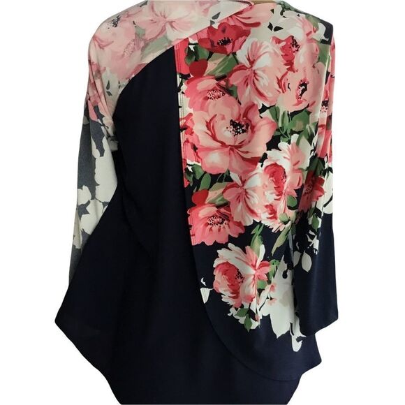 Charter club pink floral and navy top medium - Picture 6 of 6